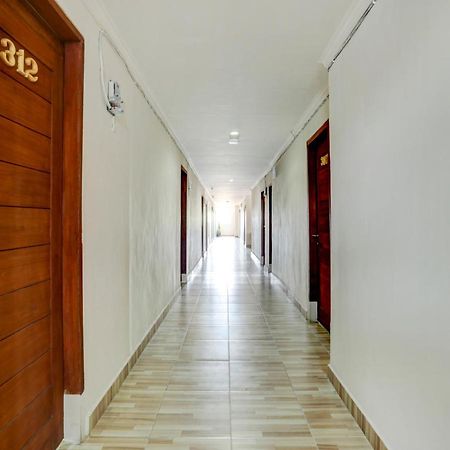 Oyo 3950 The Ratna Hotel Kuta Lombok Exterior foto